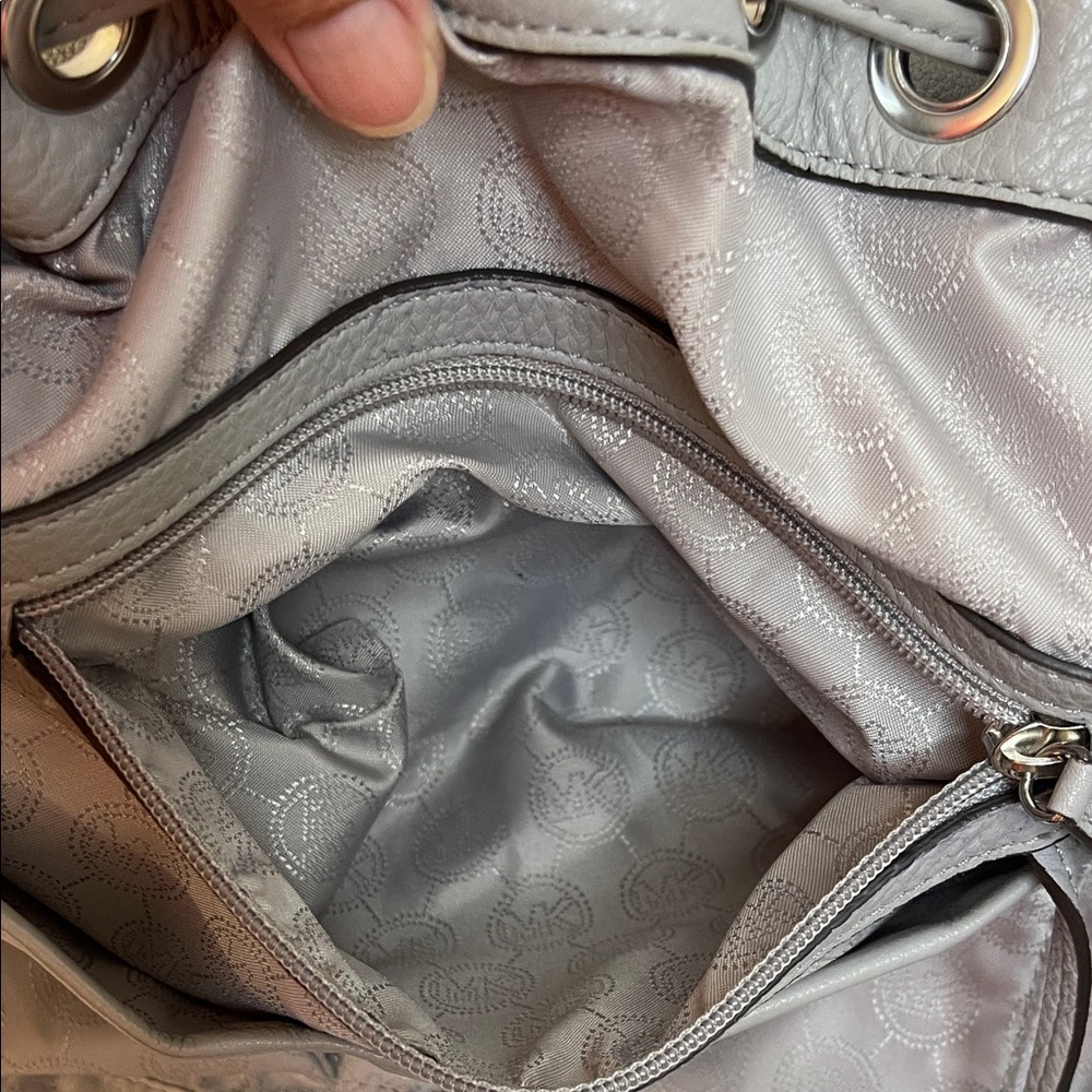 Michael Kors Camden Pebbled Leather Large Drawstring Shoulder Tote Ash Grey EUC - Picture 15 of 16